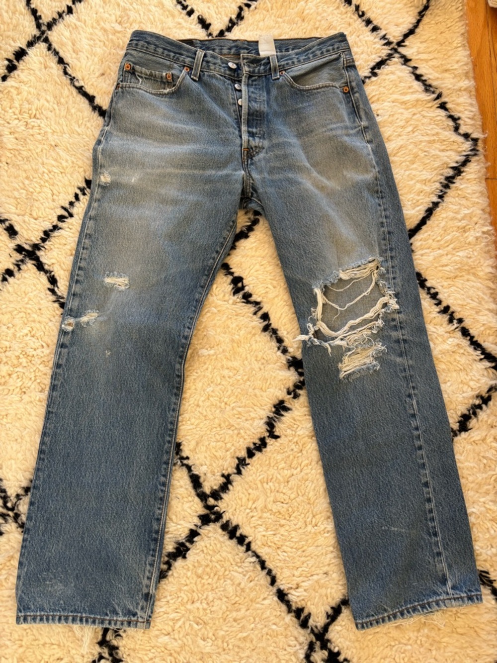 Vintage Levi's 501 Distressed Jeans, size 32